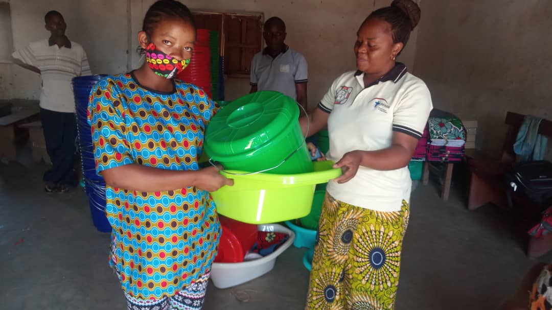 DISTRIBUTION DE KITS D’HYGIENE AUX FEMMES ENCEINTES, FEMMES ALLAINTANTES ET PERSONNES DE 3e AGE DEPLACES HEBERGES DANS DES FAMILLES D'ACCUEILS ET DANS DES EGLISES